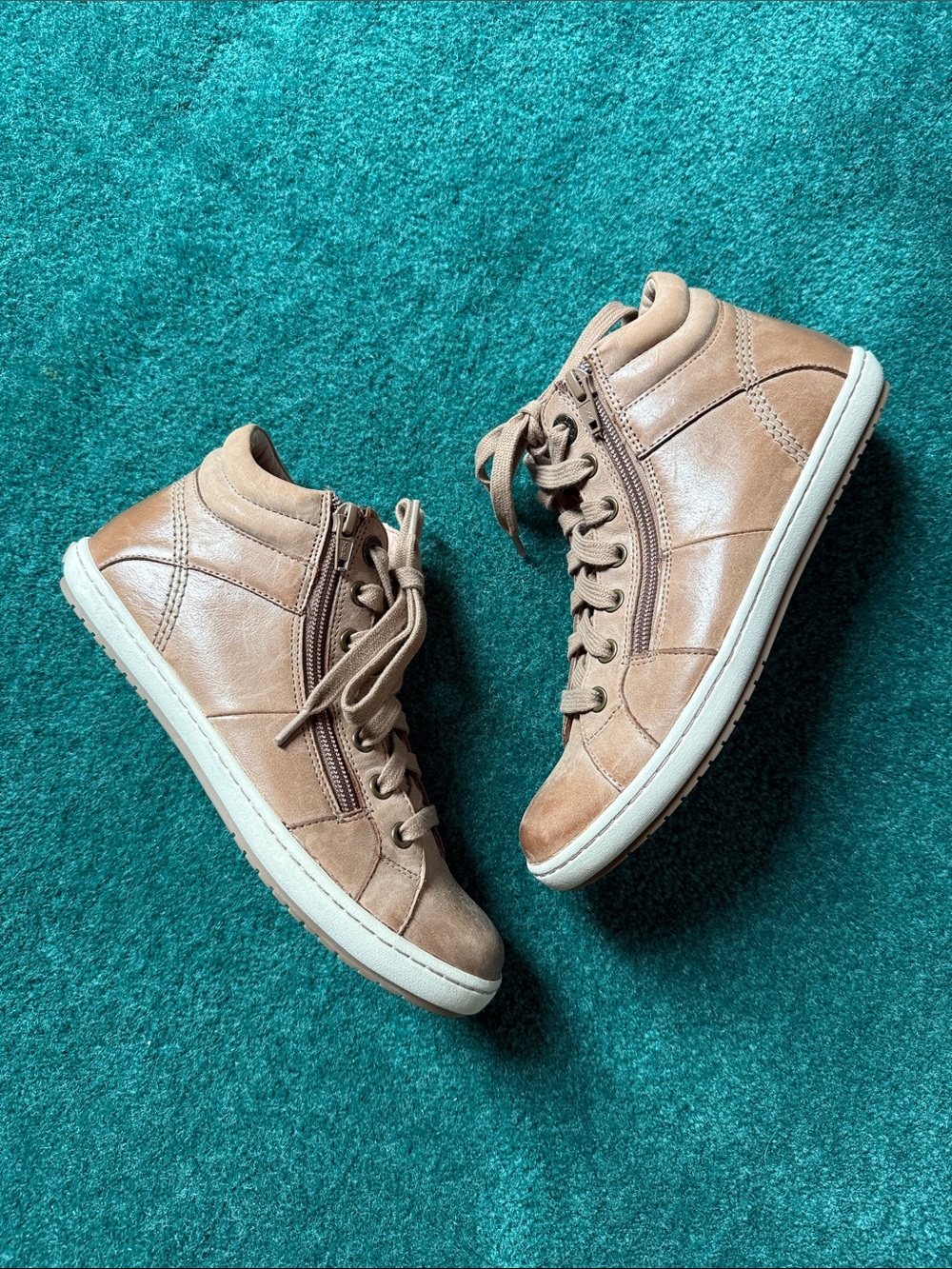 Taos women’s high top tan sneaker
